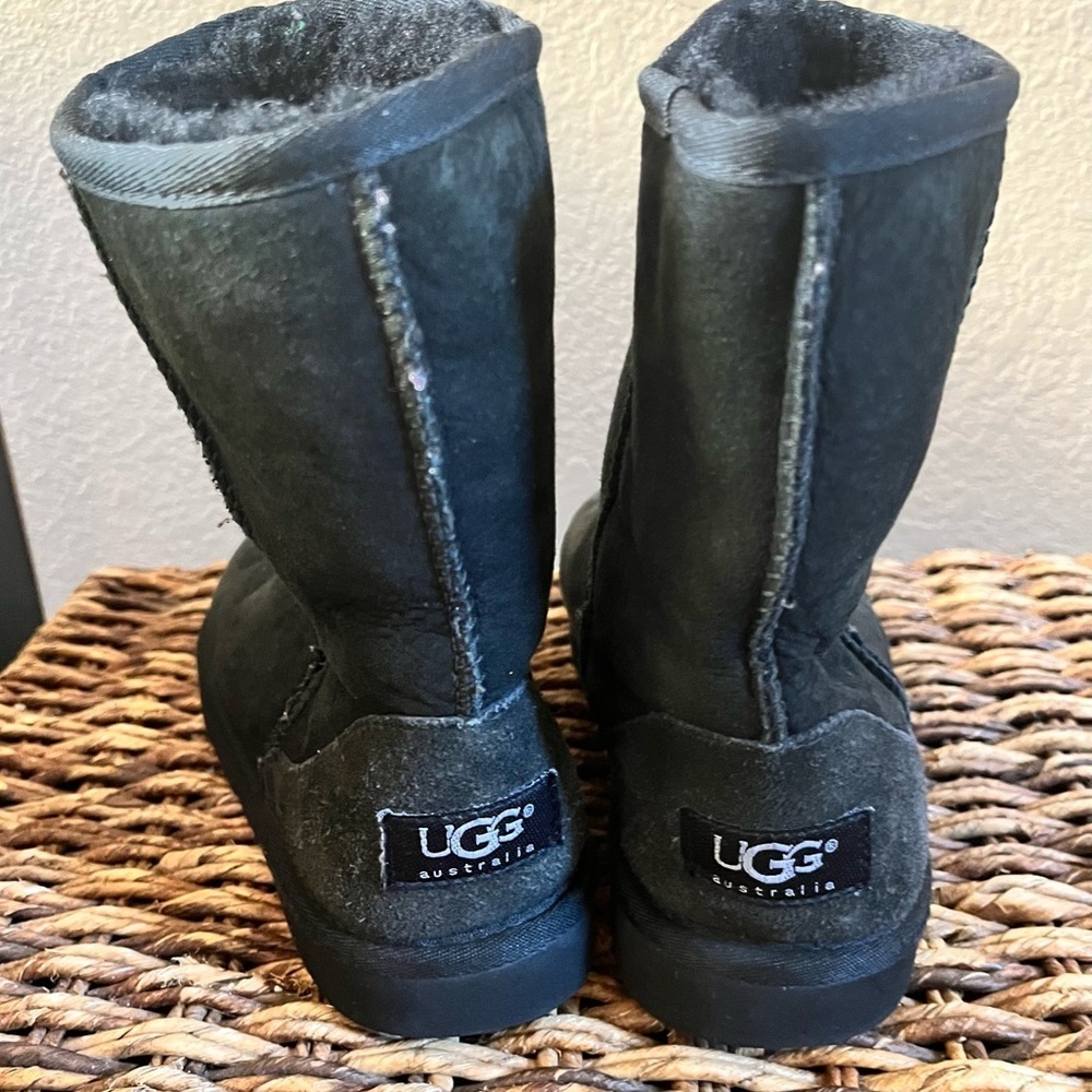 UGG big girls fuzzy black boots Sz 3